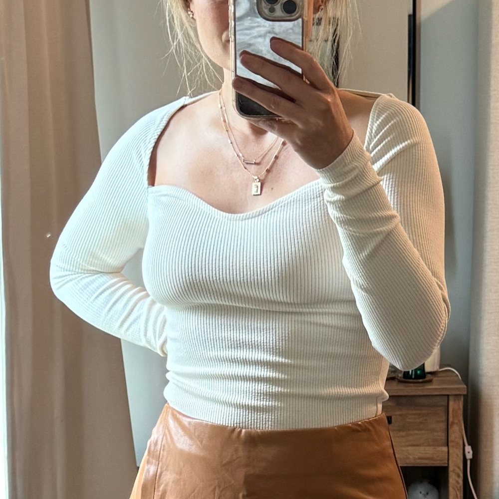 H&M Cream Long Sleeve Fitted Ribbed Top - Picture 2 of 6